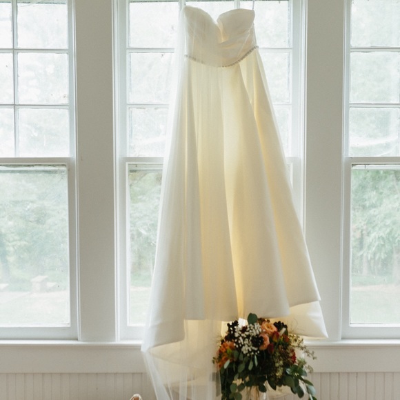 Wedding Dress - One of a Kind - Picture 1 of 5